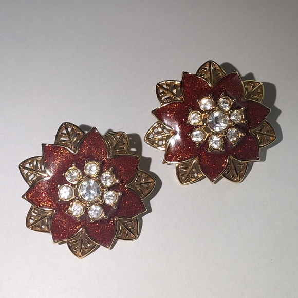 Vintage Poinsettia Enamel Rhinestone Cutout Gold Tone Earrings - Picture 5 of 11